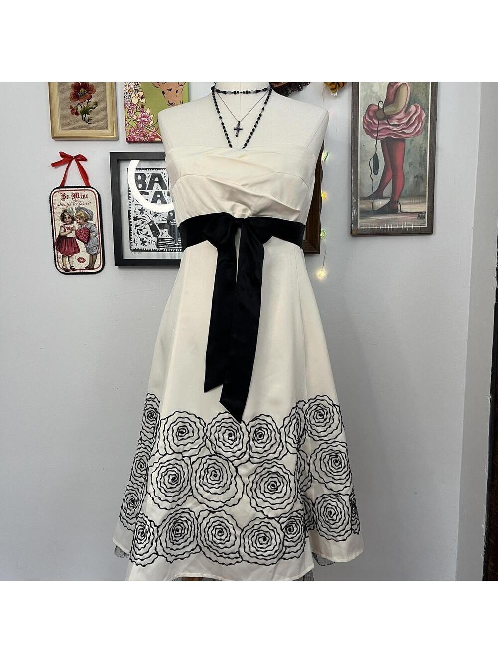 Vintage Y2K Black Beaded Rosette Cocktail Dress 10